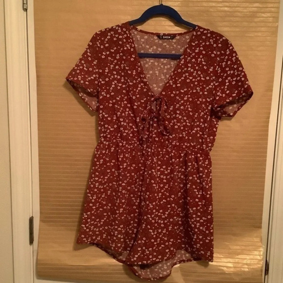 RED~JUMPER~ SIZE LARGE - Picture 1 of 3